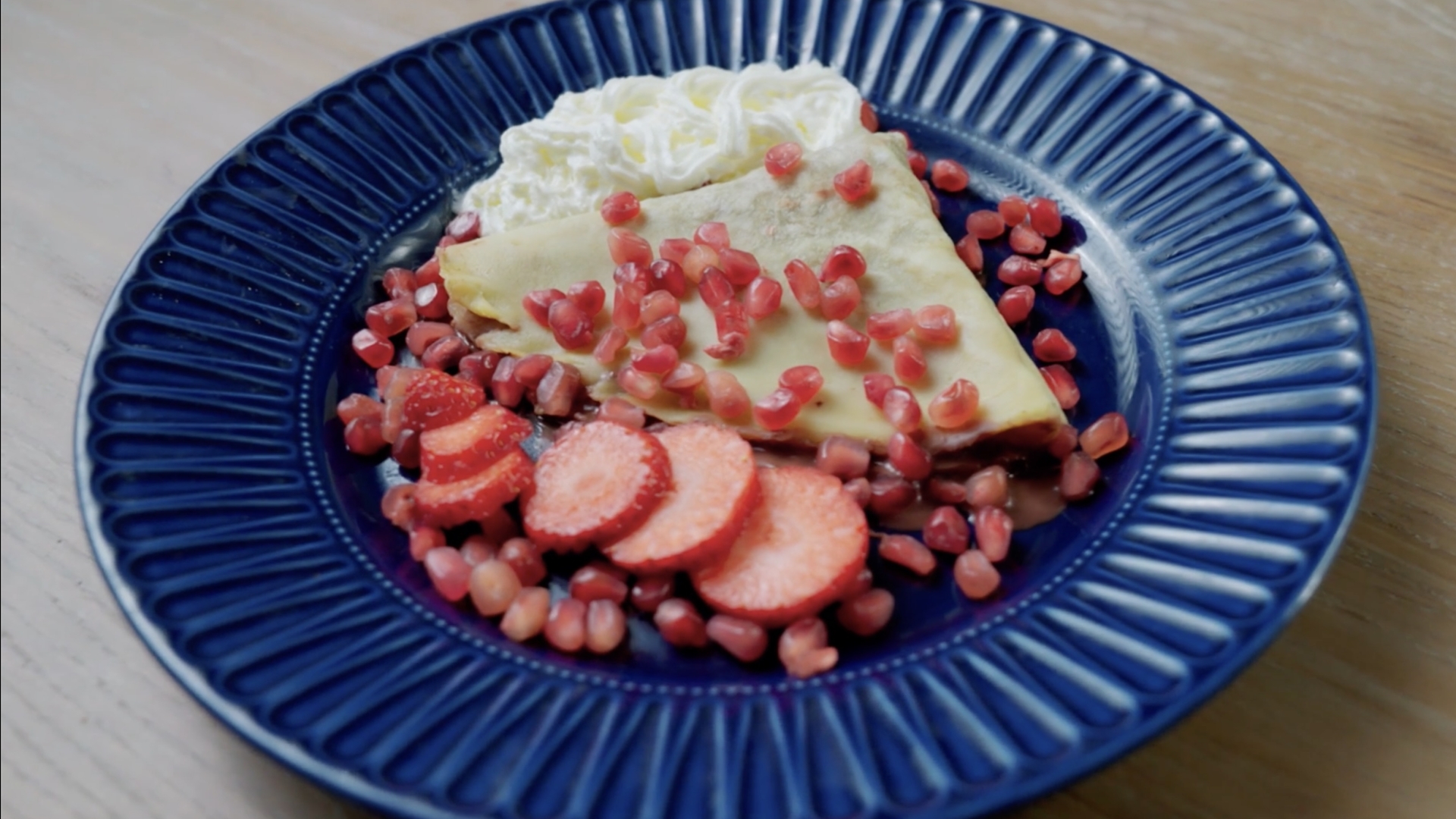 MAKING A CREPES